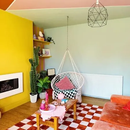 Colourful Great Location! * Bristol