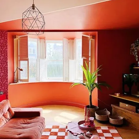 Colourful Great Location! Apartman