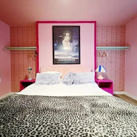 Colourful Great Location! Apartman Bristol
