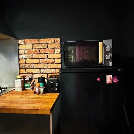 Colourful Great Location! Apartman