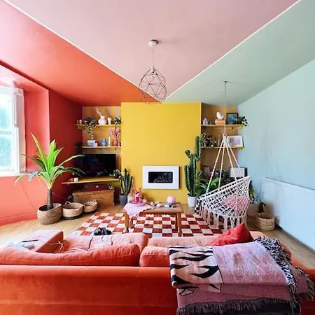 Colourful Great Location! 布里斯托