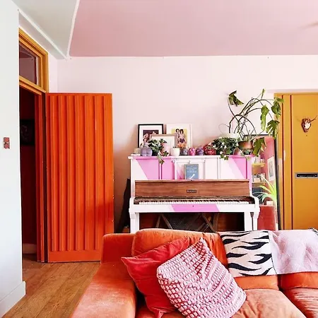 公寓 Colourful Great Location!