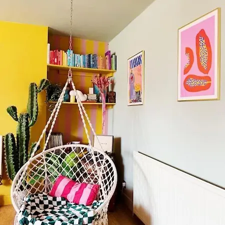 Colourful Great Location!