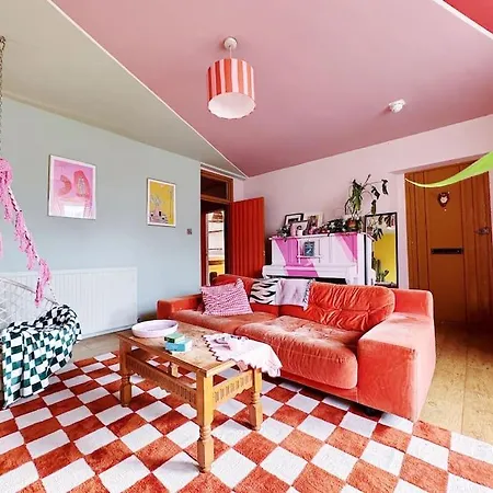 Colourful Great Location! 公寓 *