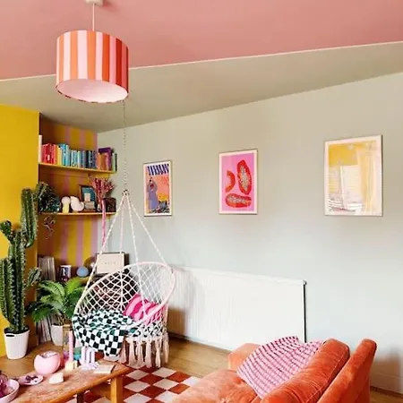 Colourful Great Location!