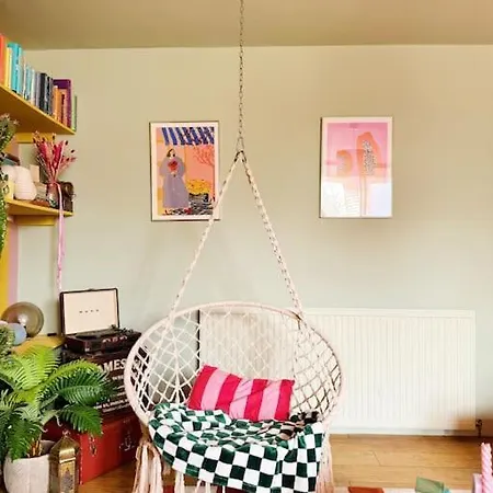 Colourful Great Location! Apartman