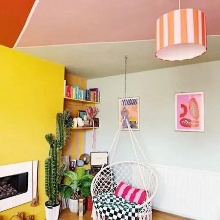 Colourful Great Location!