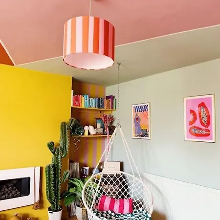 Colourful Great Location! * Bristol